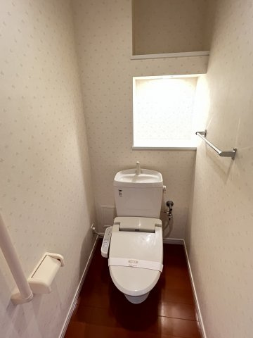 ☆温水洗浄・暖房便座付きトイレ☆※同タイプの写真参考
