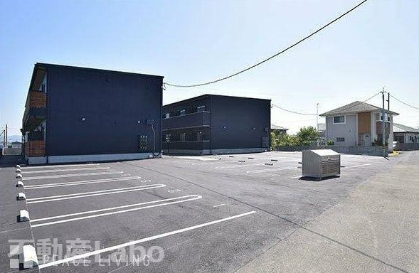 阿南市羽ノ浦町中庄かわら池のアパートの駐車場