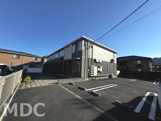 レーグル1番館の駐車場