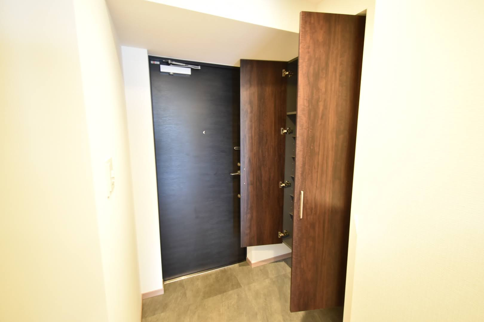 パークアクシス名古屋山王橋の玄関|収納もある玄関です