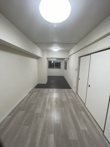 イヌイハイム市谷の洋室|明るい洋室です