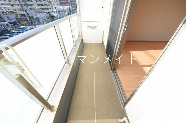 【バルコニー】 | フローラ東戸塚 | バルコニーで洗濯物が干せます