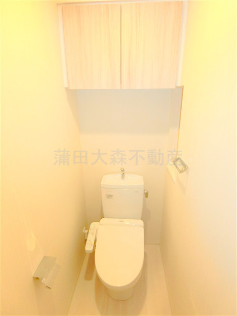 スタイリオ蒲田Ⅱのトイレ|棚収納と温水洗浄便座付きトイレ