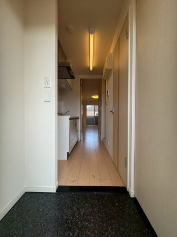 稲城市百村のアパートの玄関