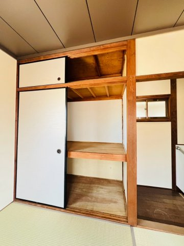 歌敷山2丁目貸家の収納