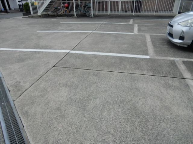 エスポワールの駐車場