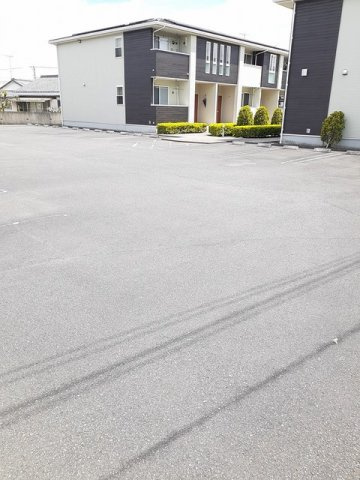 ジェルメ　Ｂの駐車場