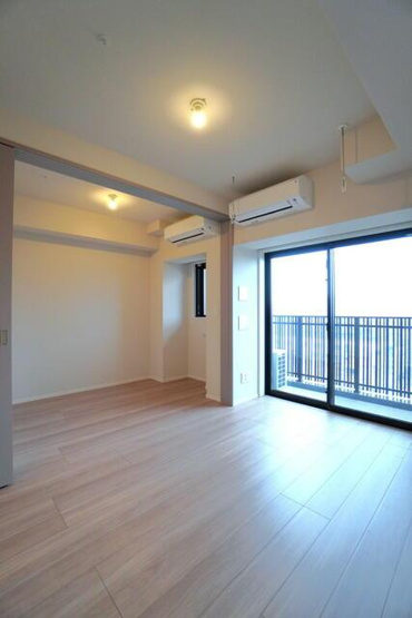 【居間・リビング】 | ※写真は同タイプ住戸です。