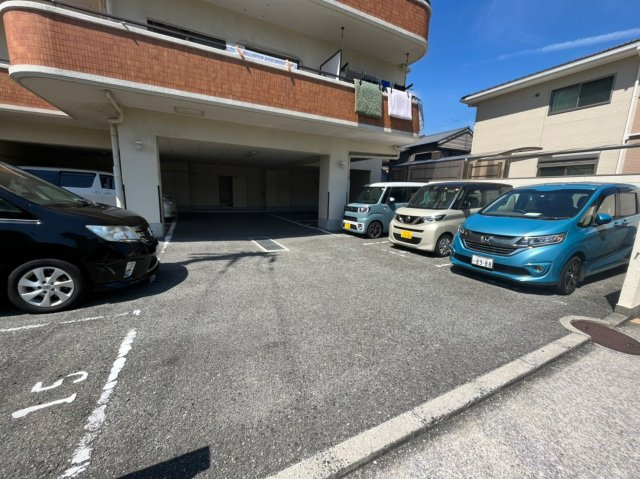 ハッピーコート明石の駐車場