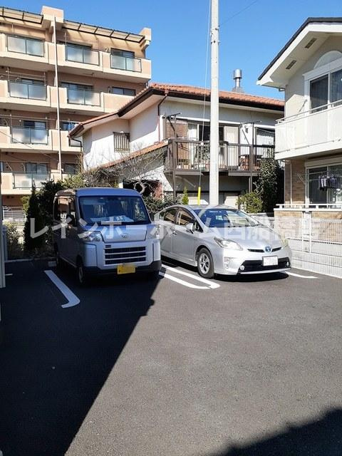 メイプルの駐車場