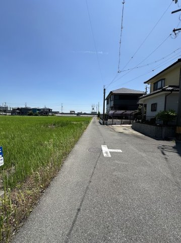 土地　長松町の前面道路含む現地写真