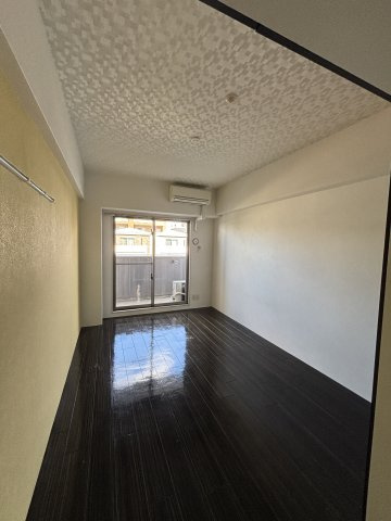 福岡市南区塩原２丁目の賃貸マンションの居間・リビング