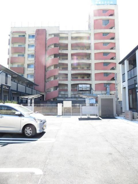 フェリクスの駐車場