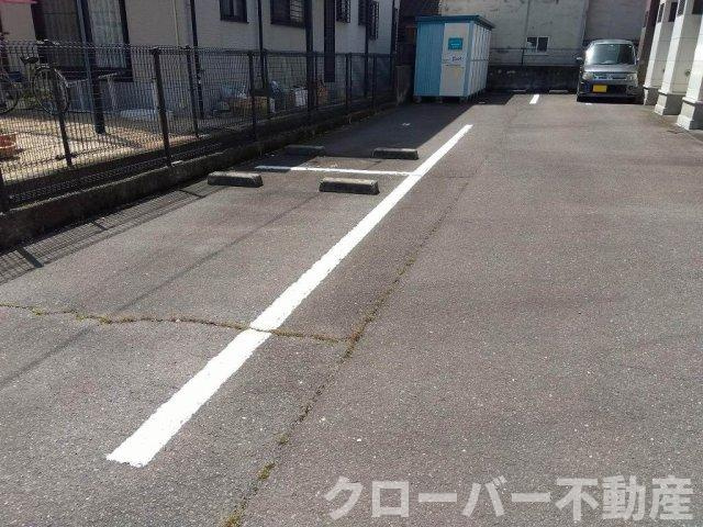 レオパレスたかぎの駐車場