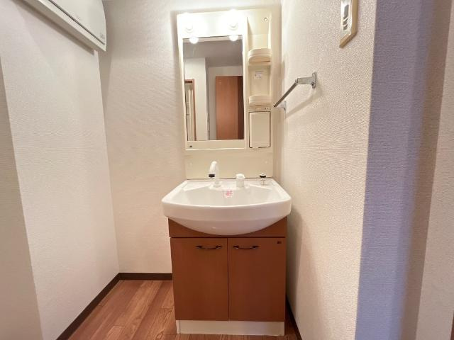 ローズガーデン長塚Ⅰの洗面所|洗髪洗面化粧台