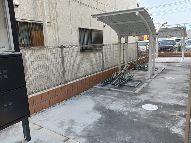 調布市飛田給１丁目のアパートの駐車場