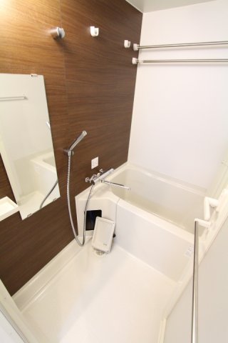 プラウドフラット三越前の浴室|コンパクトで使いやすいお風呂です