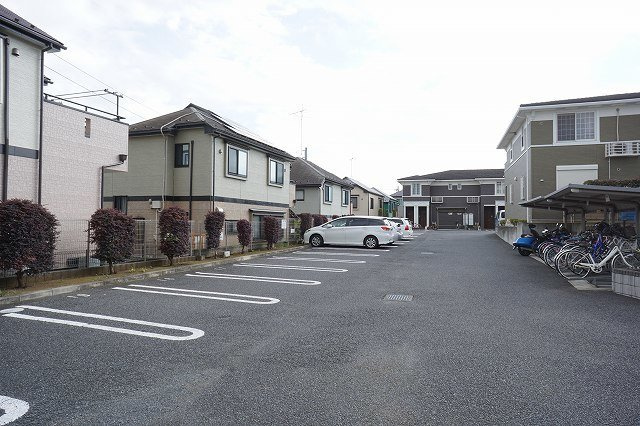ポム・ド・テールグランＡの駐車場|駐車場があるので、車を買う予定の方も安心です