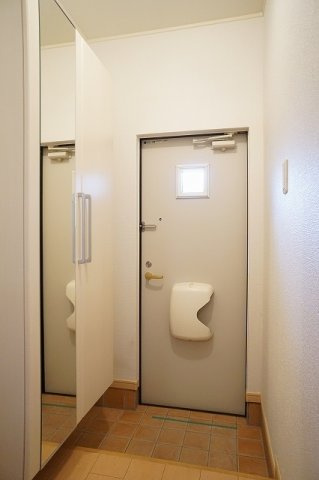ポム・ド・テールグランＡの玄関|収納もある玄関です