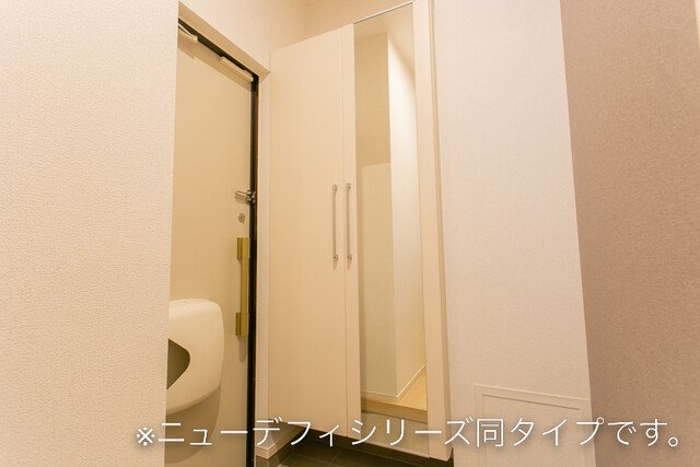 アヴニールの玄関|収納もある玄関です