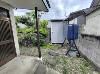 【庭】 | 弘前市松原東一丁目・中古住宅 | 物置があります。