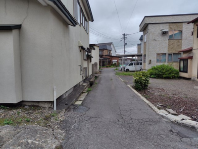 【前面道路含む現地写真】 | 弘前市松原東一丁目・中古住宅