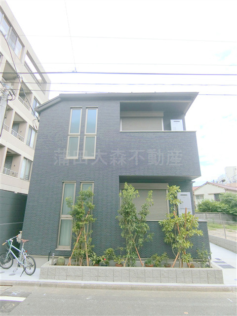 メゾンドアルグの外観|2024年7月築　軽量鉄骨造地上2階建て総戸数4戸光インターネット無料！オートロック宅配BOX
京浜急行本線梅屋敷駅徒歩9分、京急蒲田駅徒歩15分の東京都大田区大森中3丁目