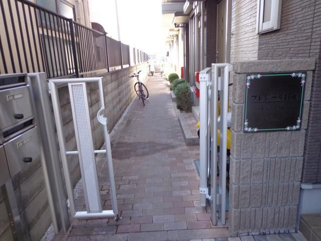 プレジール日進のエントランス