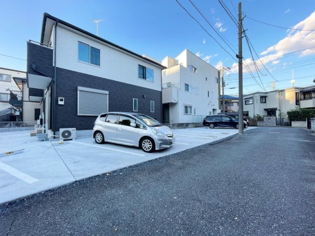 府中市住吉町２丁目のテラスの駐車場
