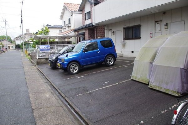 コーポかとうの駐車場