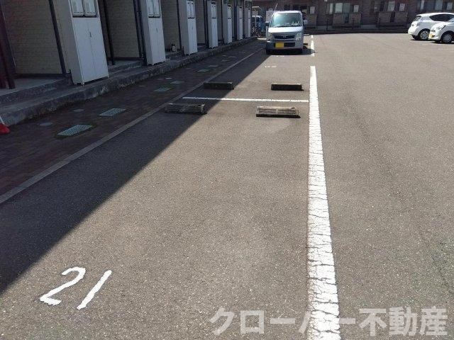 レオパレスハイメゾン坂出の駐車場
