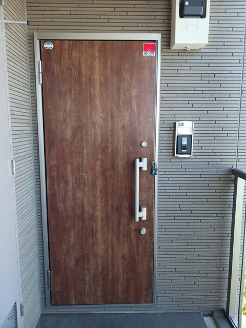 ヒルズ　ガーデンの玄関