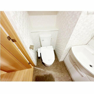 【トイレ】 | プレール・ドゥーク横濱紅葉坂 | 落ち着いた色調のトイレです
