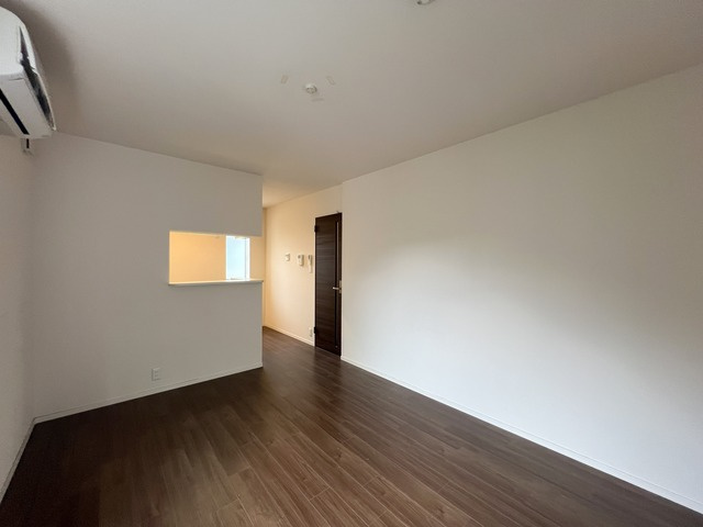 グレイス柿の木坂の居間・リビング|★明るいフローリングの角部屋です★