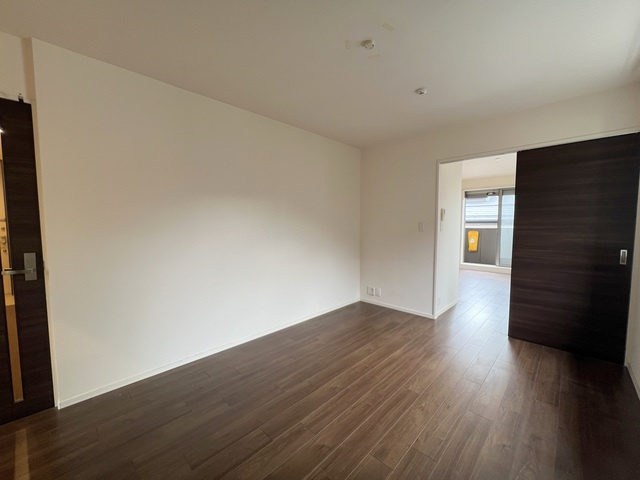 グレイス柿の木坂の居間・リビング|★明るいフローリングの角部屋です★