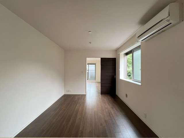 グレイス柿の木坂の居間・リビング|★明るいフローリングの角部屋です★