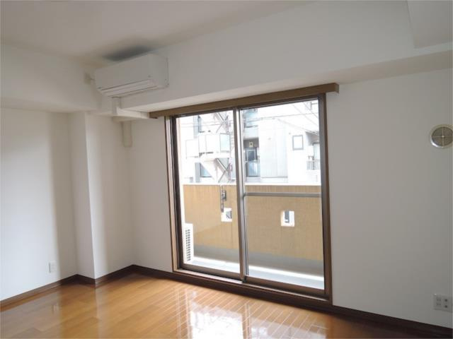 川崎市多摩区菅４丁目の賃貸マンションの居間・リビング