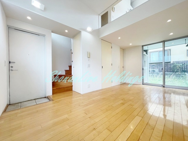 藤沢市羽鳥５丁目のアパートの居間・リビング