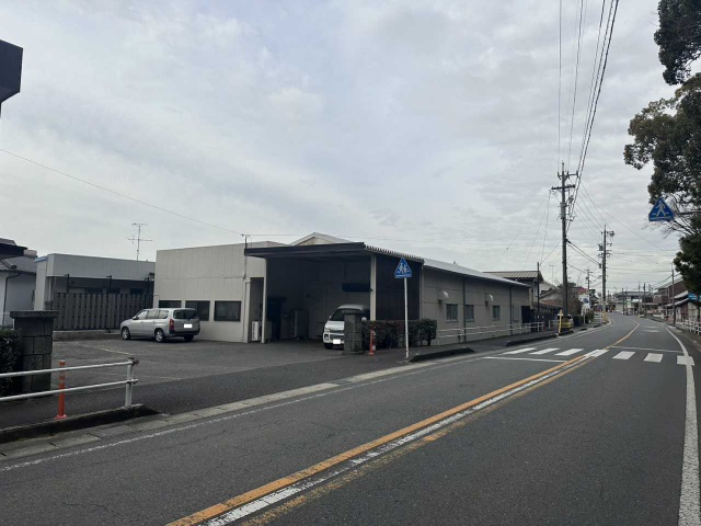 来迎寺貸工場の駐車場
