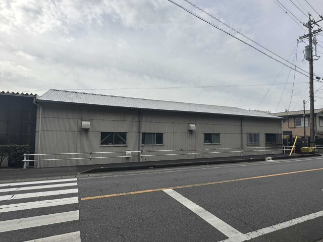来迎寺貸工場の駐車場