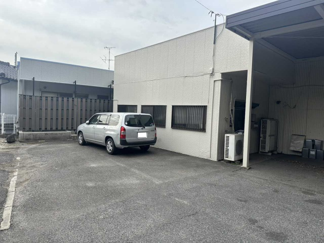 来迎寺貸工場の駐車場