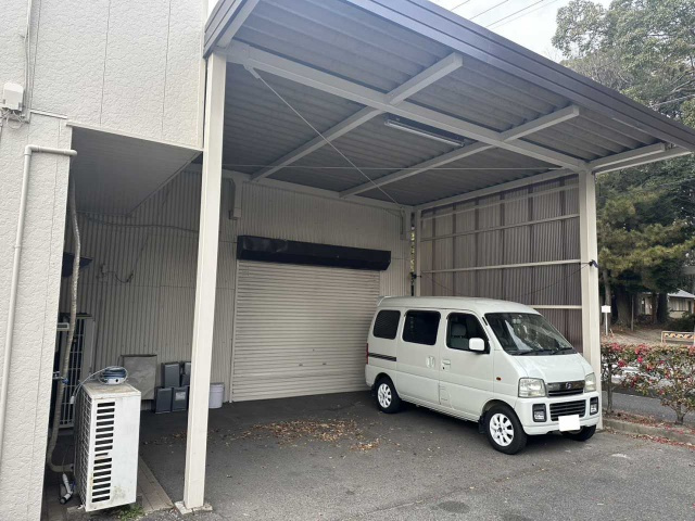 来迎寺貸工場の駐車場
