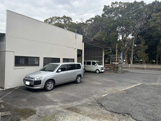 来迎寺貸工場の駐車場