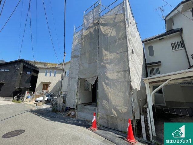 川西市西多田　新築一戸建ての前面道路含む現地写真|車通りの少ない前面道路！お子様がいらっしゃるご家族でも安心！