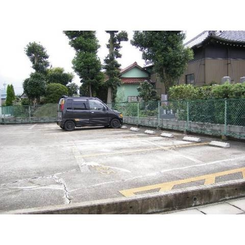 ハイツ蔵西の駐車場