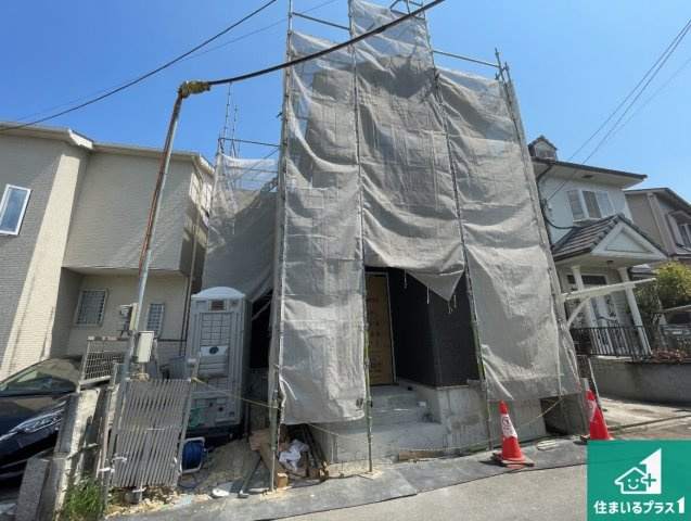 川西市西多田　新築一戸建ての外観|周辺は落ち着いた街並みの住宅地！子育てがしやすい住環境です！まだ未完成ですが、現地でしかわからない事もございます。是非一度ご覧ください。