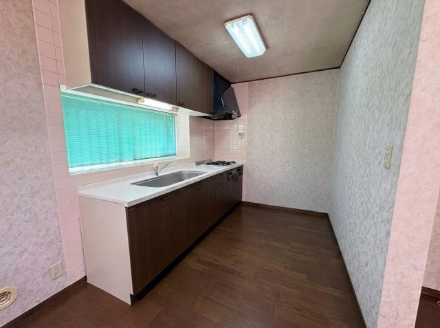 【キッチン】 | 寄居町鉢形　中古戸建 | ※掲載写真は一部AI画像加工により、家具・家財等を削除しております。