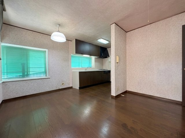 【居間・リビング】 | 寄居町鉢形　中古戸建 | ※掲載写真は一部AI画像加工により、家具・家財等を削除しております。
