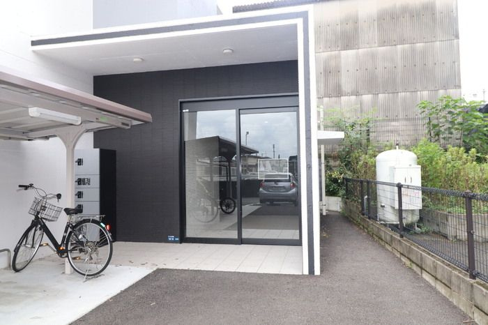 ＳＱＵＡＲＥ光の森駅前のエントランス