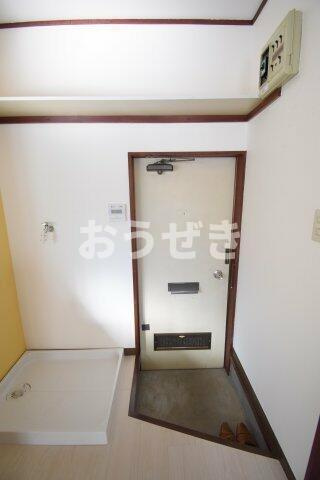 白樺ハイツの玄関